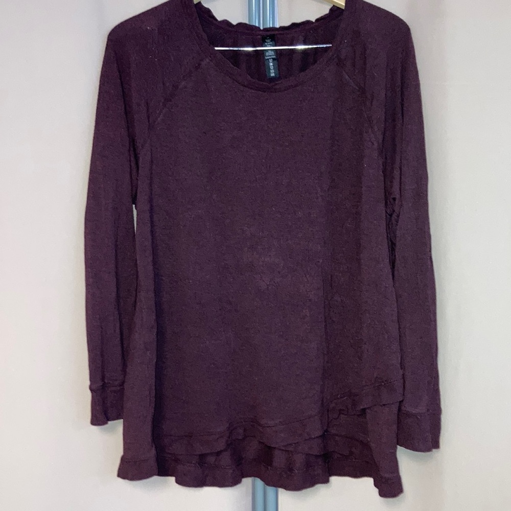 Long sleeved stretchy maroon top